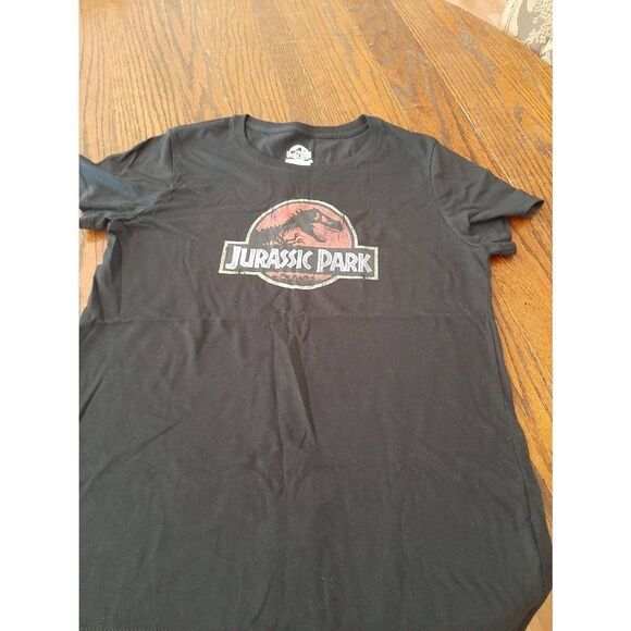 New Size Small Jurassic World Universal Studios Short Sleeve  Tee T-Shirt Top - Picture 1 of 3